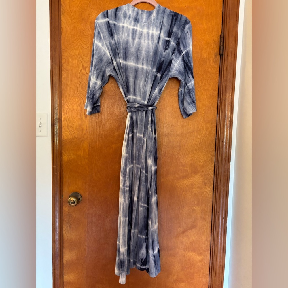 Nesting Olive Robe - Picture 2 of 3